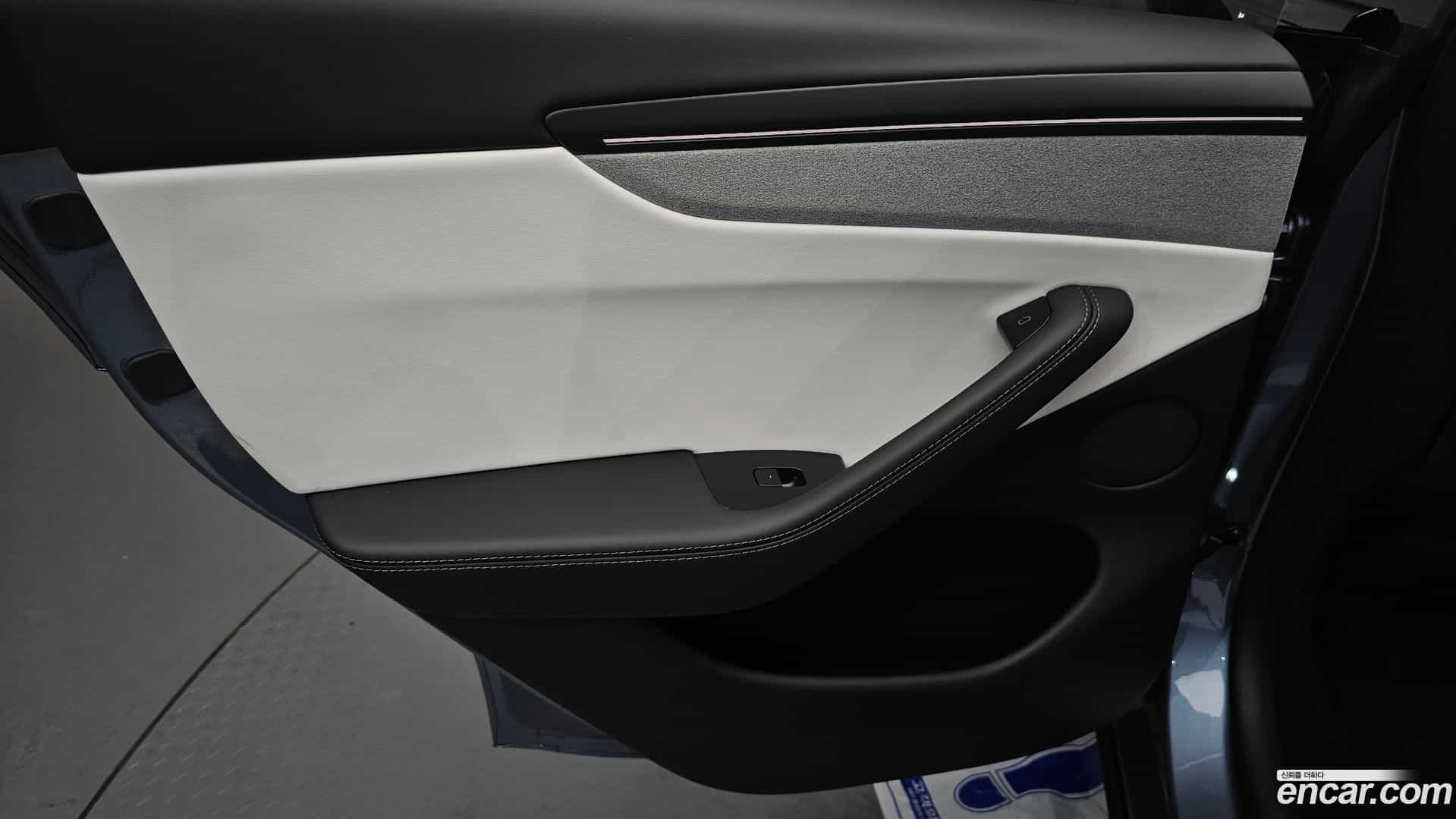 Model Y Tesla 2026.2-INNER-035