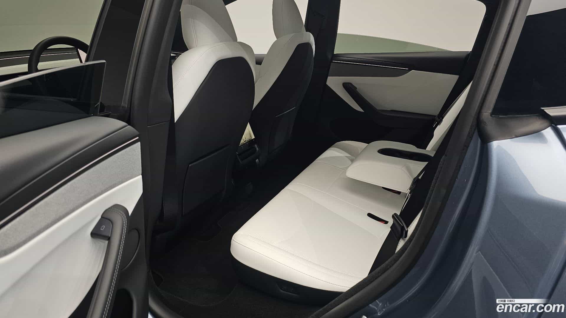 Model Y Tesla 2026.2-INNER-036