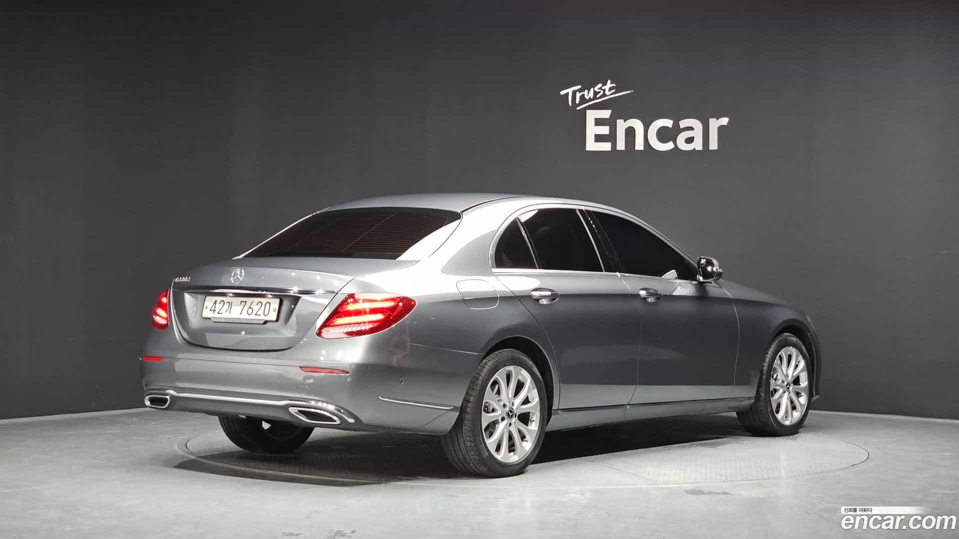 E-Class Mercedes-Benz 2019.7-OUTER-002