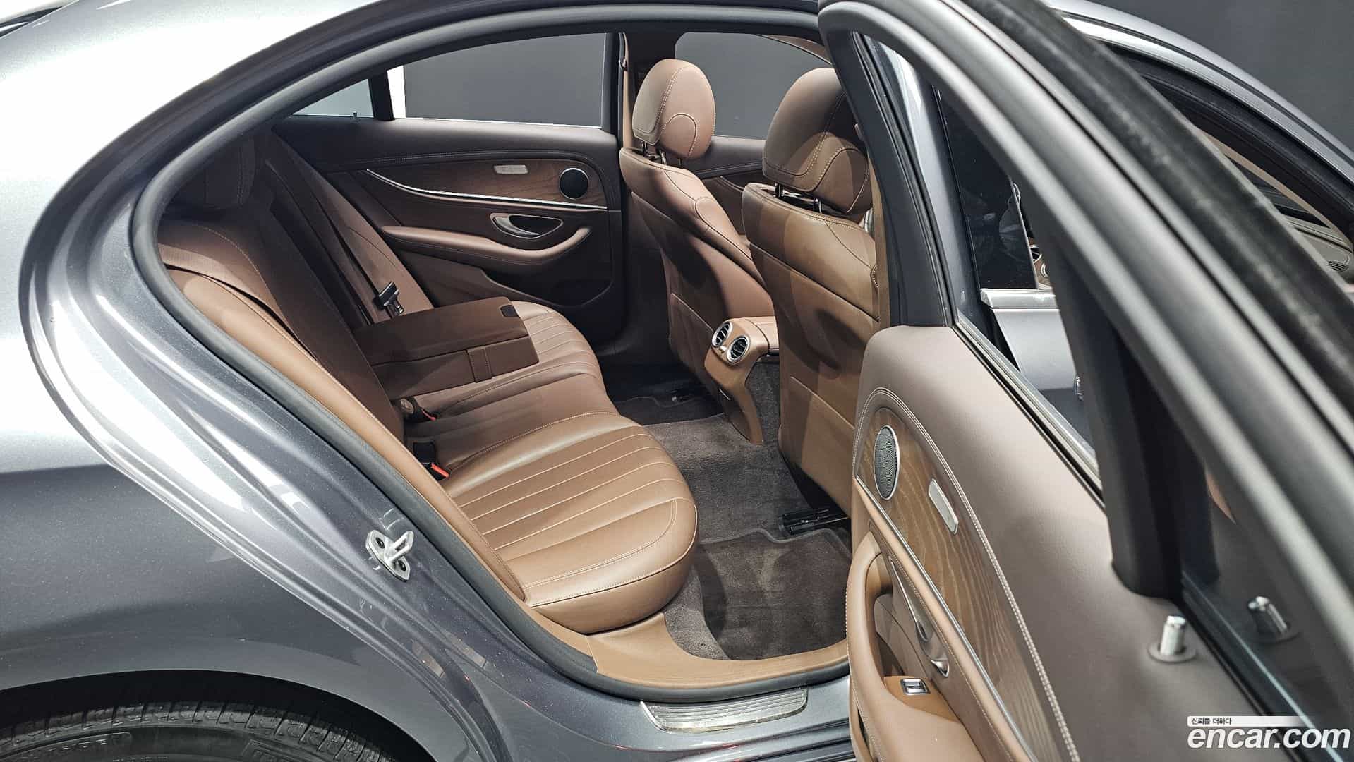 E-Class Mercedes-Benz 2019.7-OPTION-016