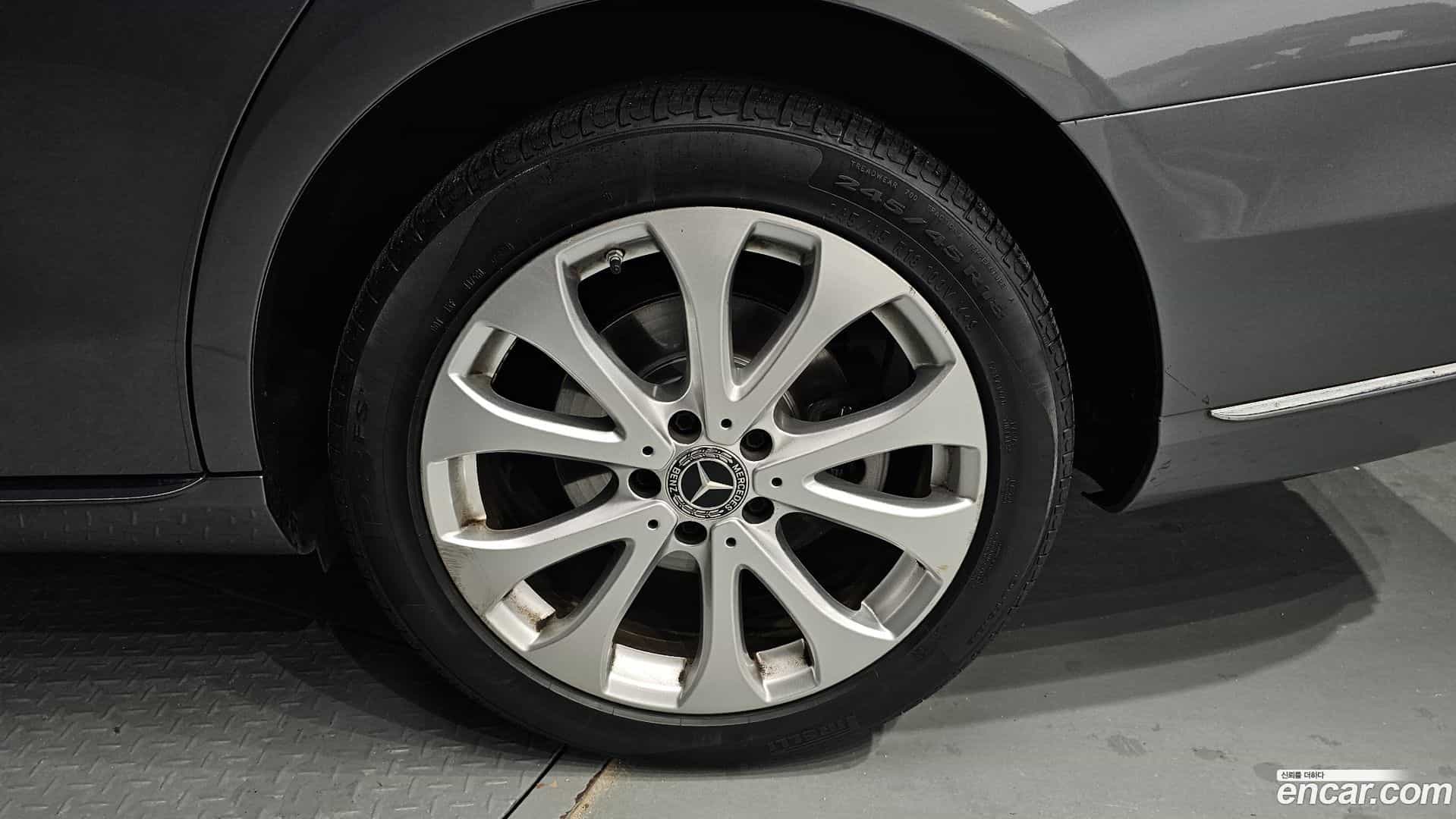 E-Class Mercedes-Benz 2019.7-OUTER-031