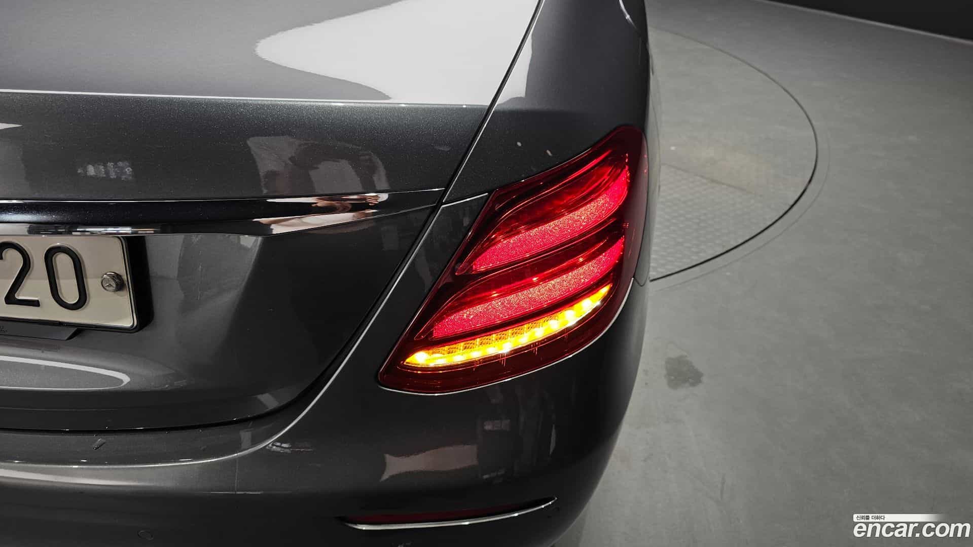 E-Class Mercedes-Benz 2019.7-OUTER-033