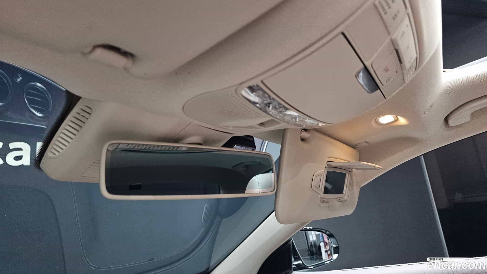 E-Class Mercedes-Benz 2019.7-OPTION-042