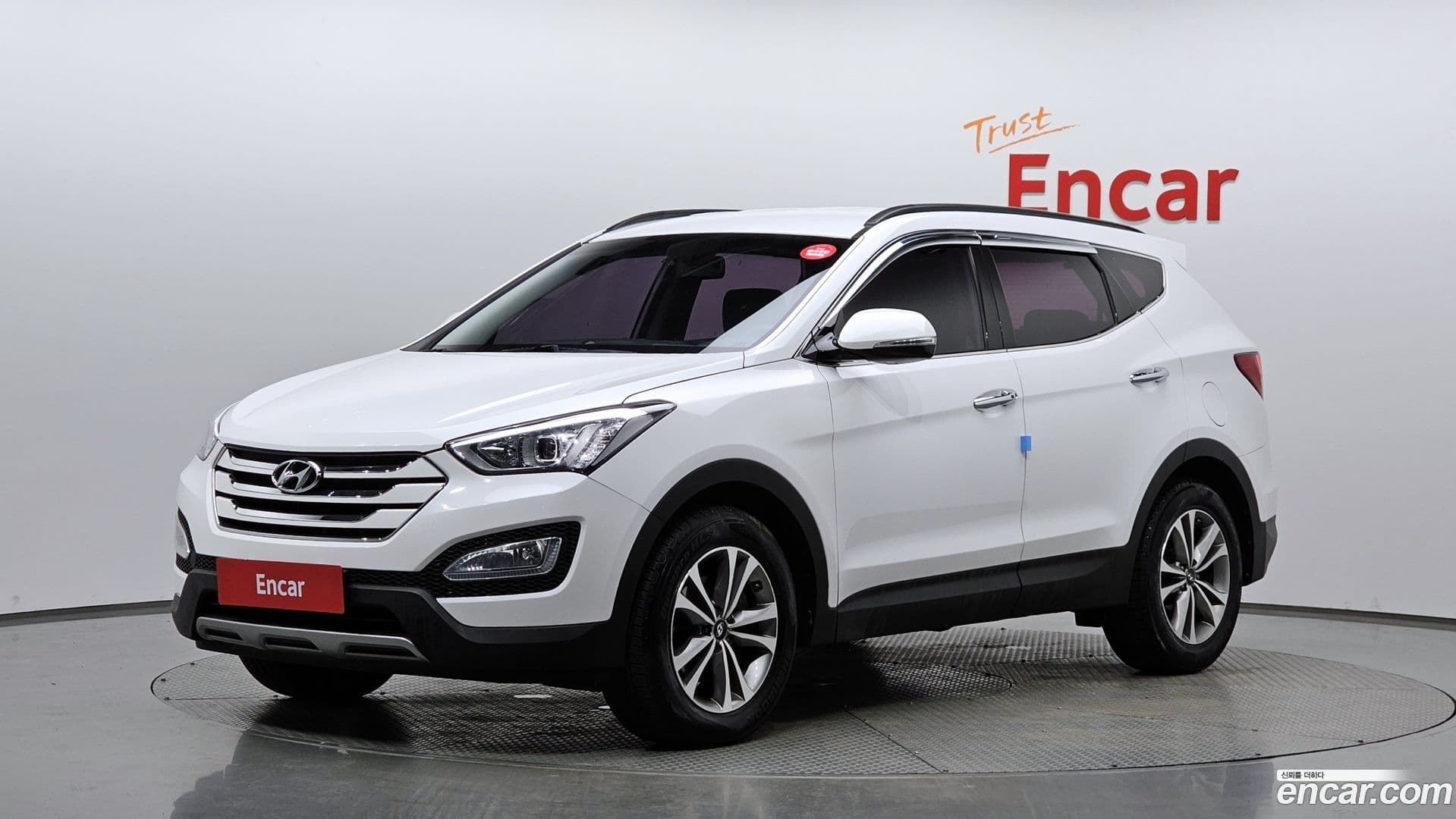Main__Slider__Photo:Santafe Hyundai 2015.3-0