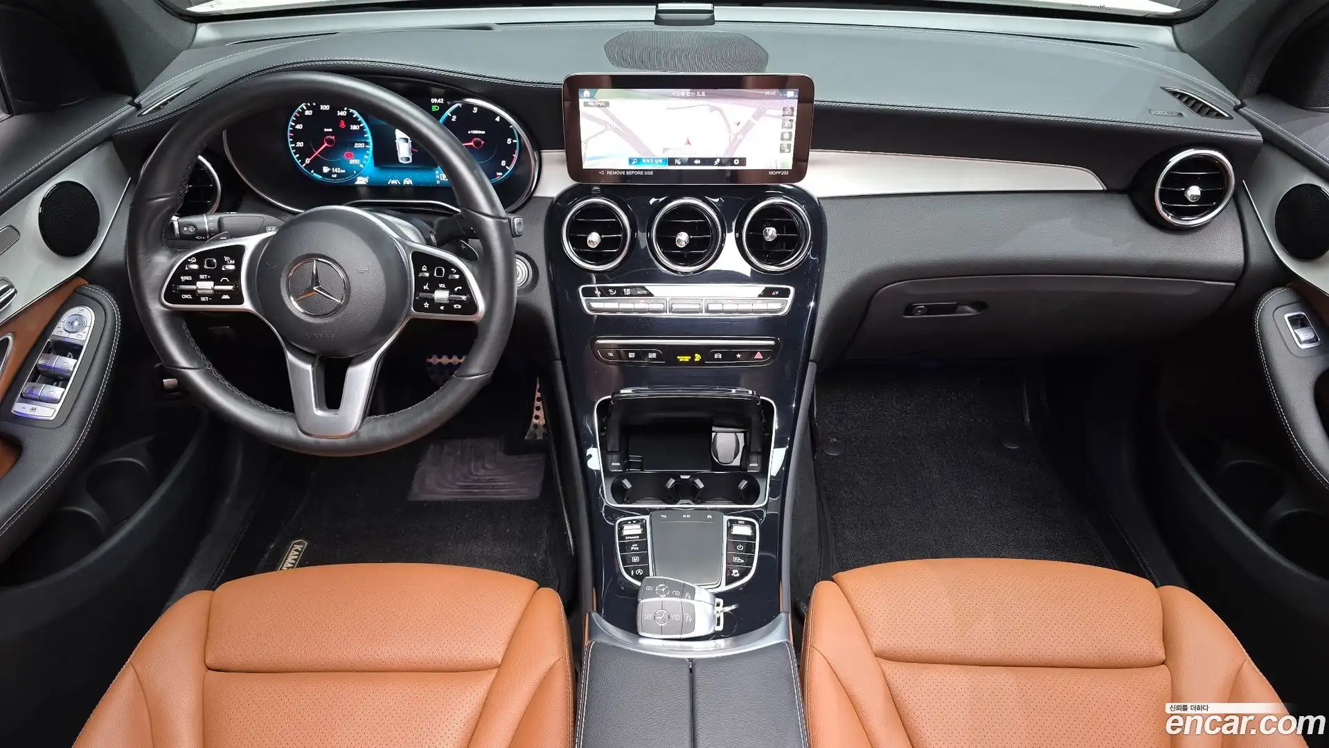 GLC-Class Mercedes-Benz 2022.6-INNER-007