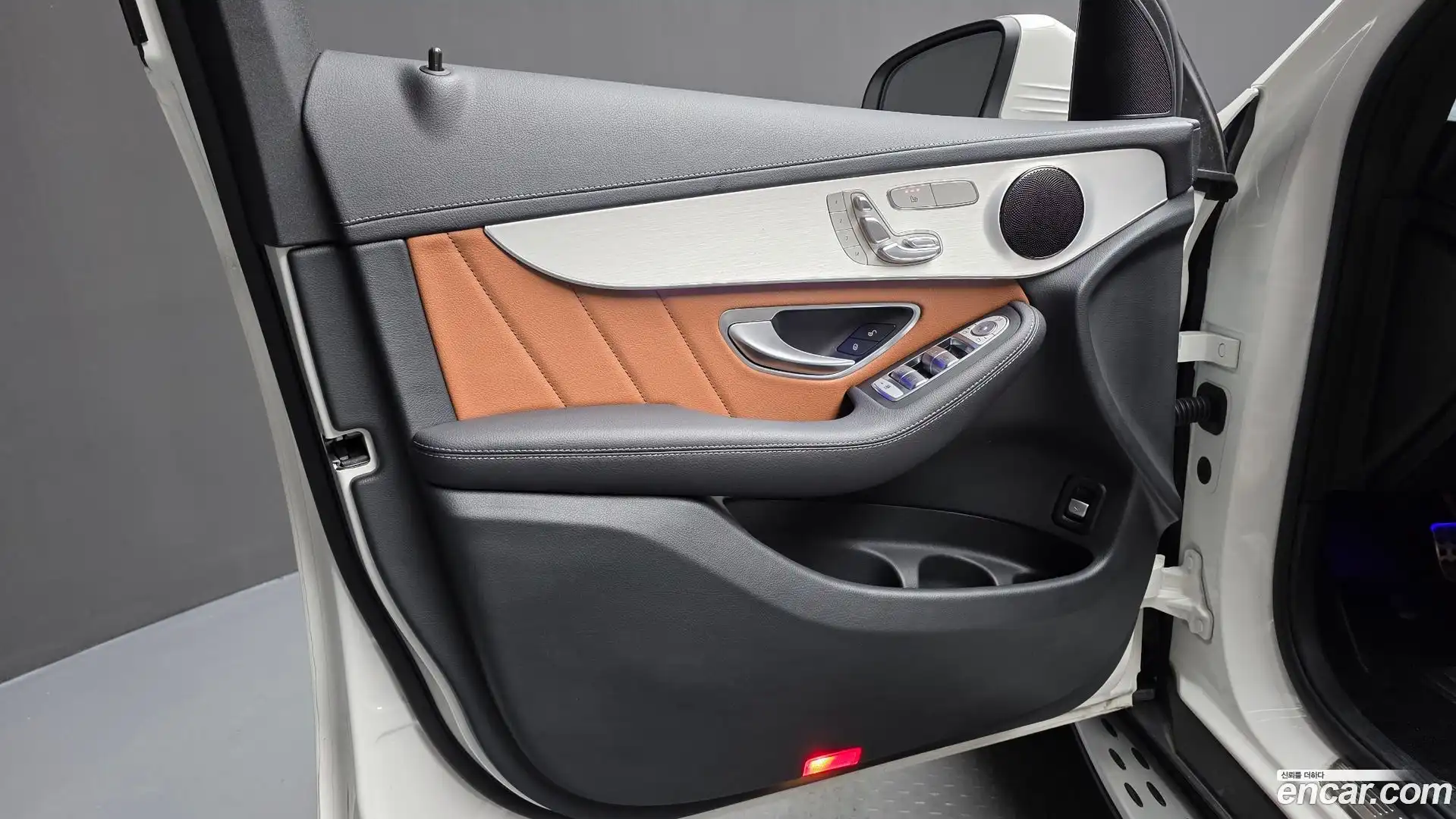 GLC-Class Mercedes-Benz 2022.6-INNER-034