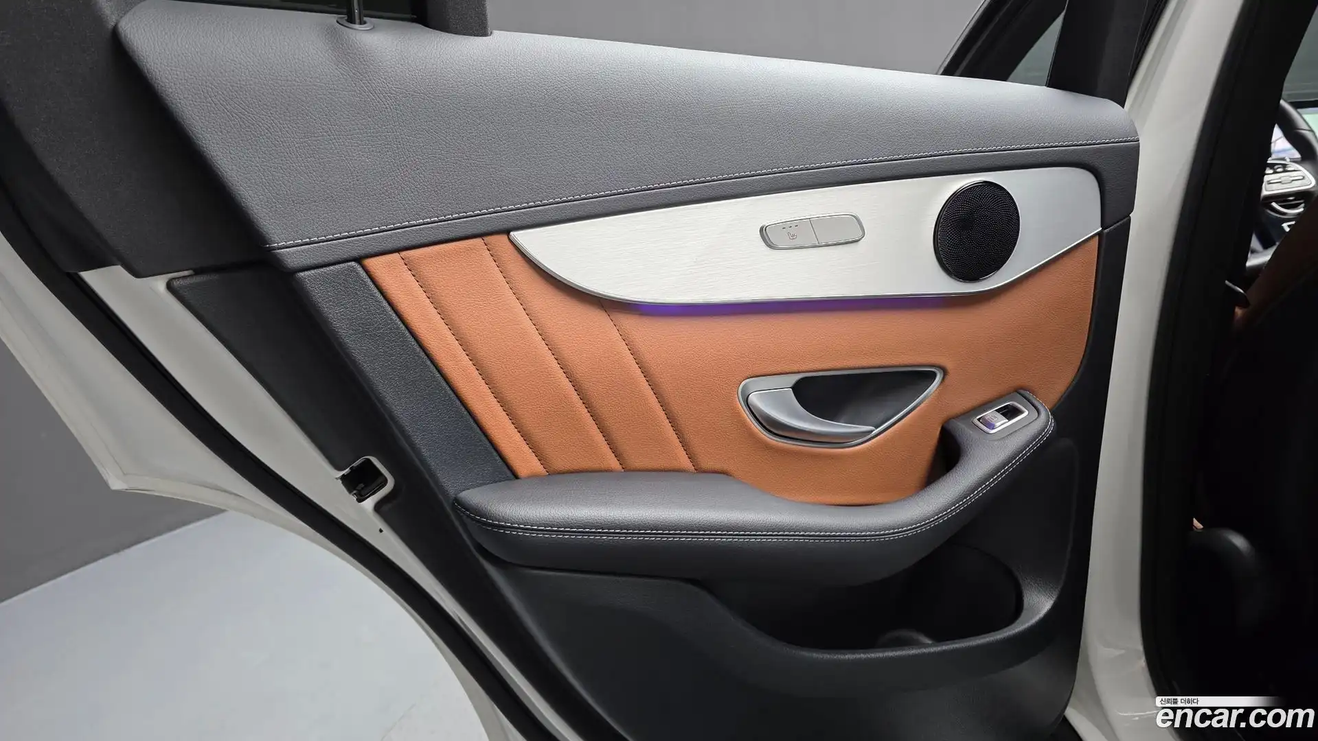 GLC-Class Mercedes-Benz 2022.6-INNER-035
