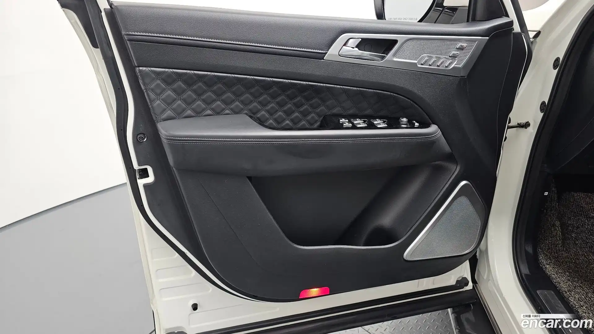 Rexton KG Mobility 2020.11-INNER-034