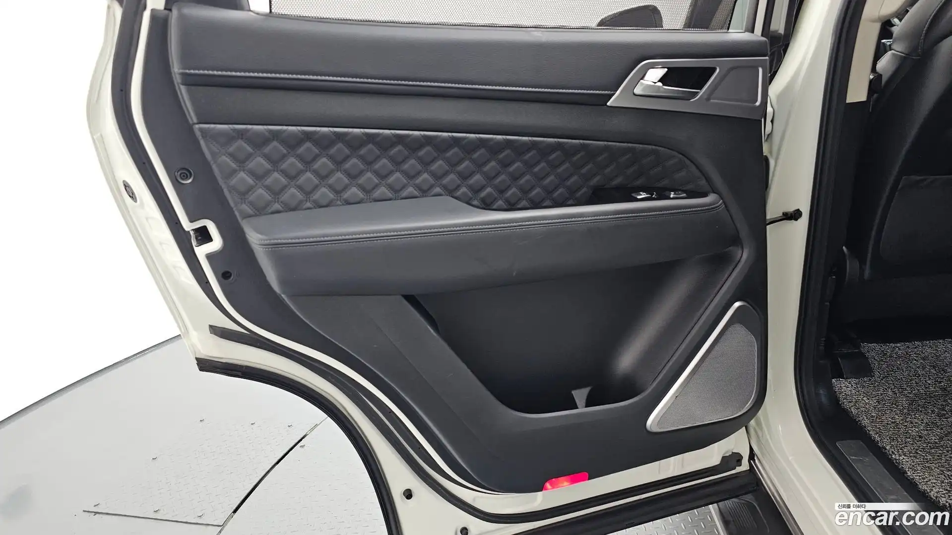 Rexton KG Mobility 2020.11-INNER-035