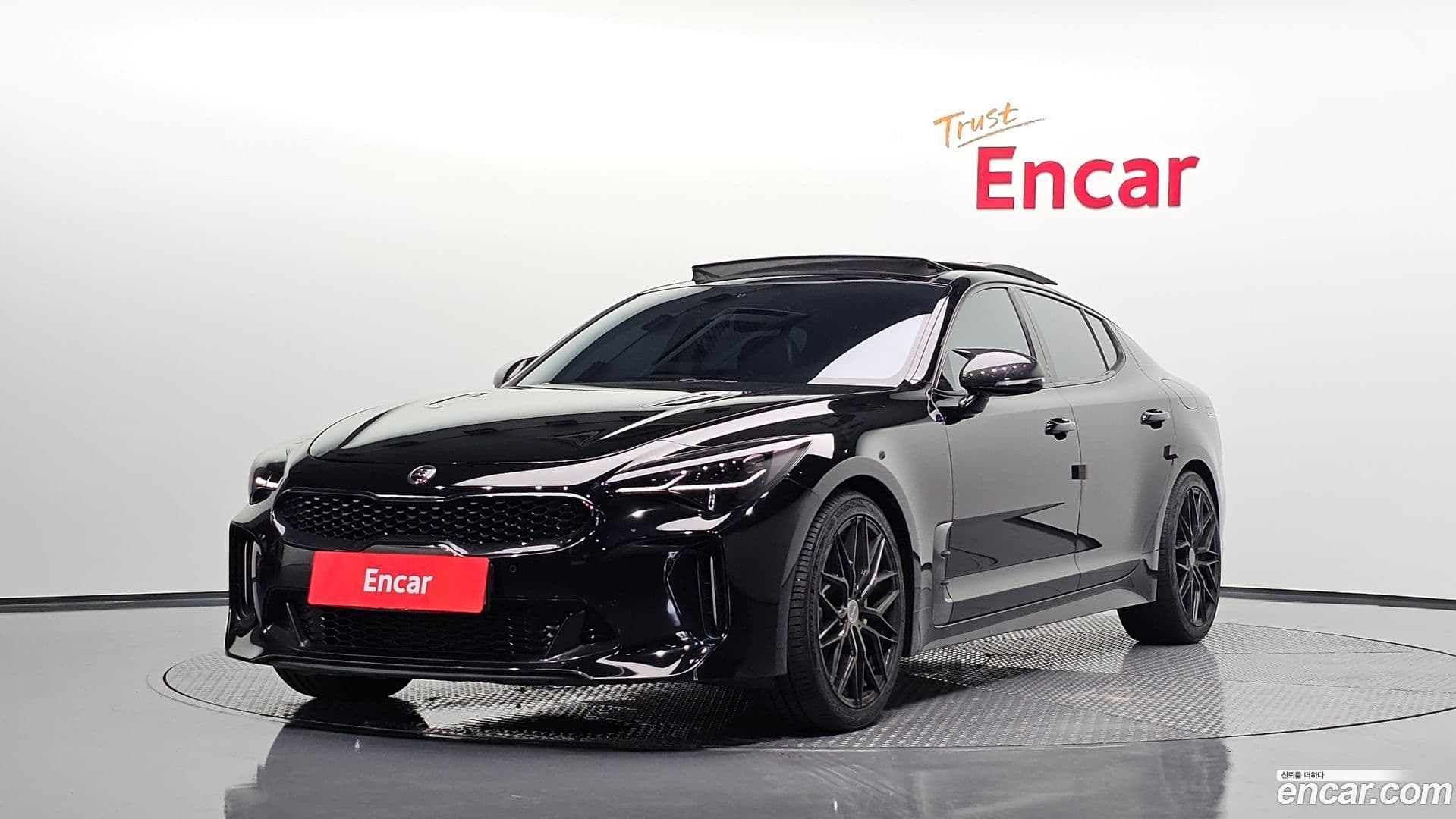 Main__Slider__Photo:Stinger Kia 2018.4-0