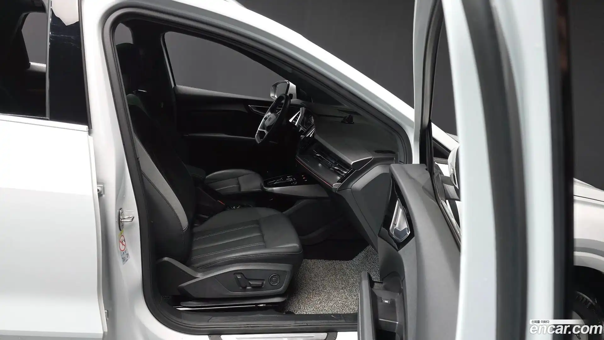 Q4 e-tron Audi 2023.11-OPTION-015