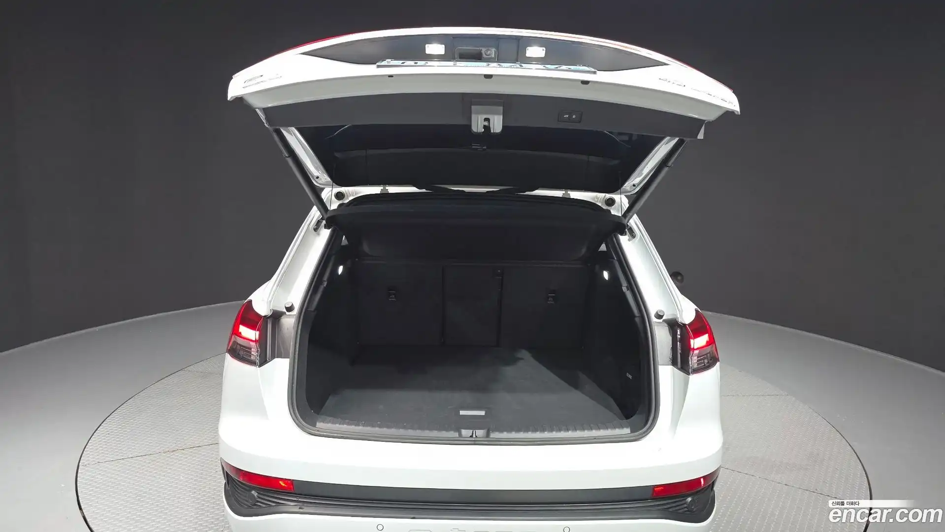 Q4 e-tron Audi 2023.11-OPTION-024