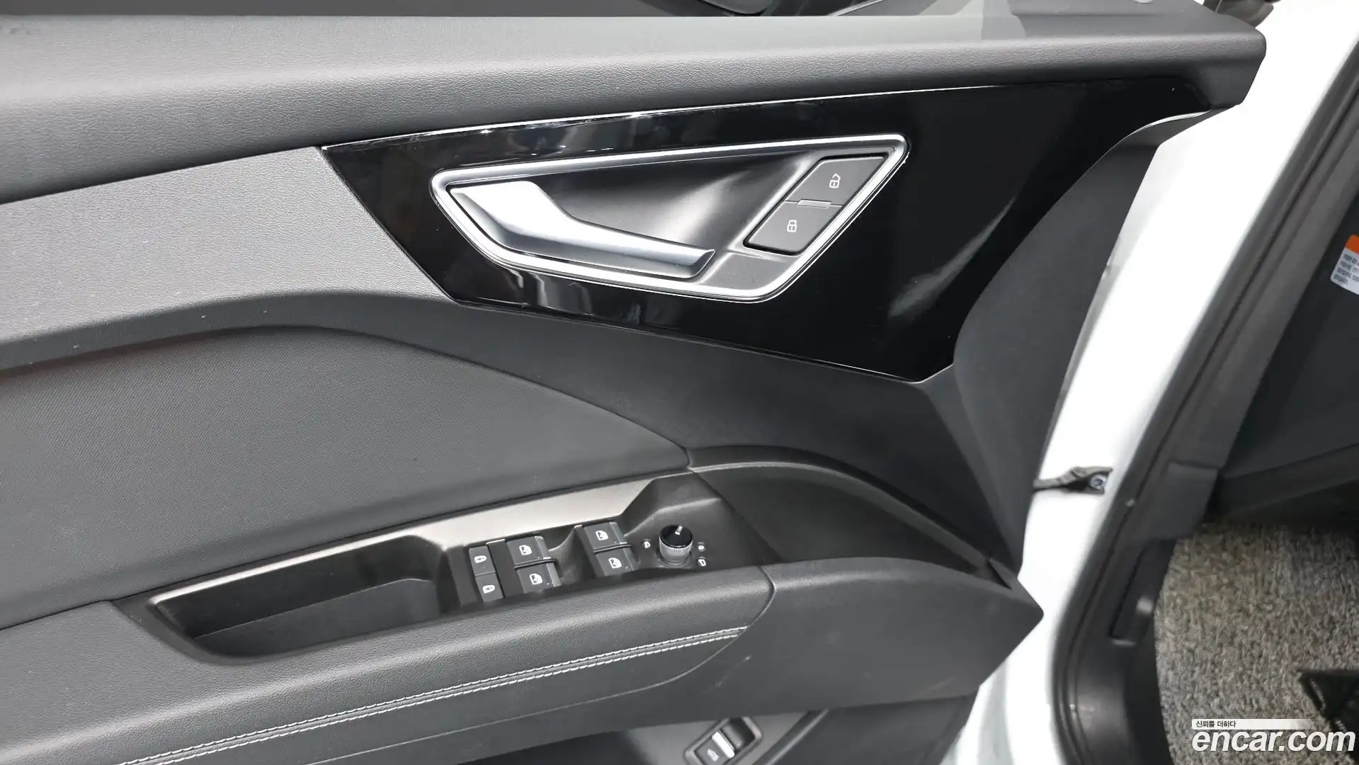 Q4 e-tron Audi 2023.11-OPTION-044