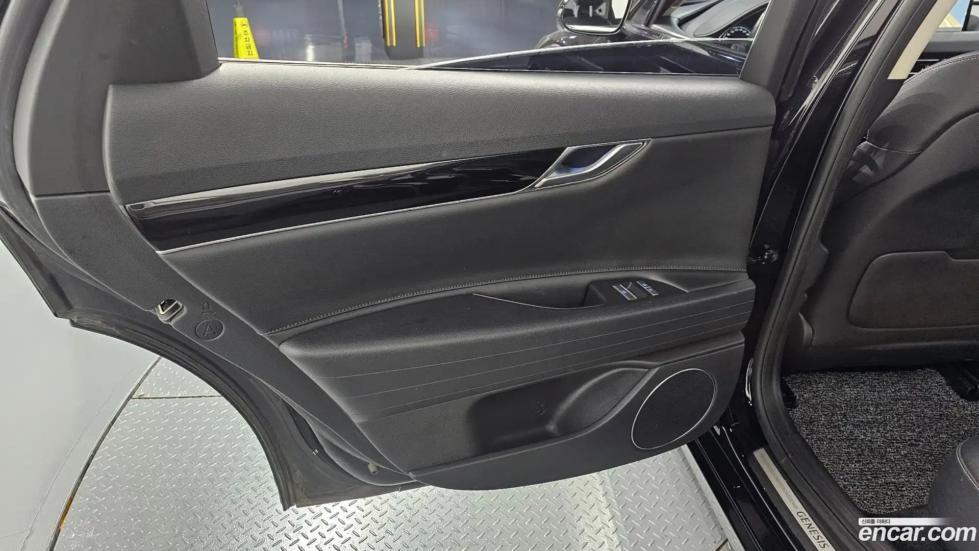 G80 Genesis 2023.3-INNER-035