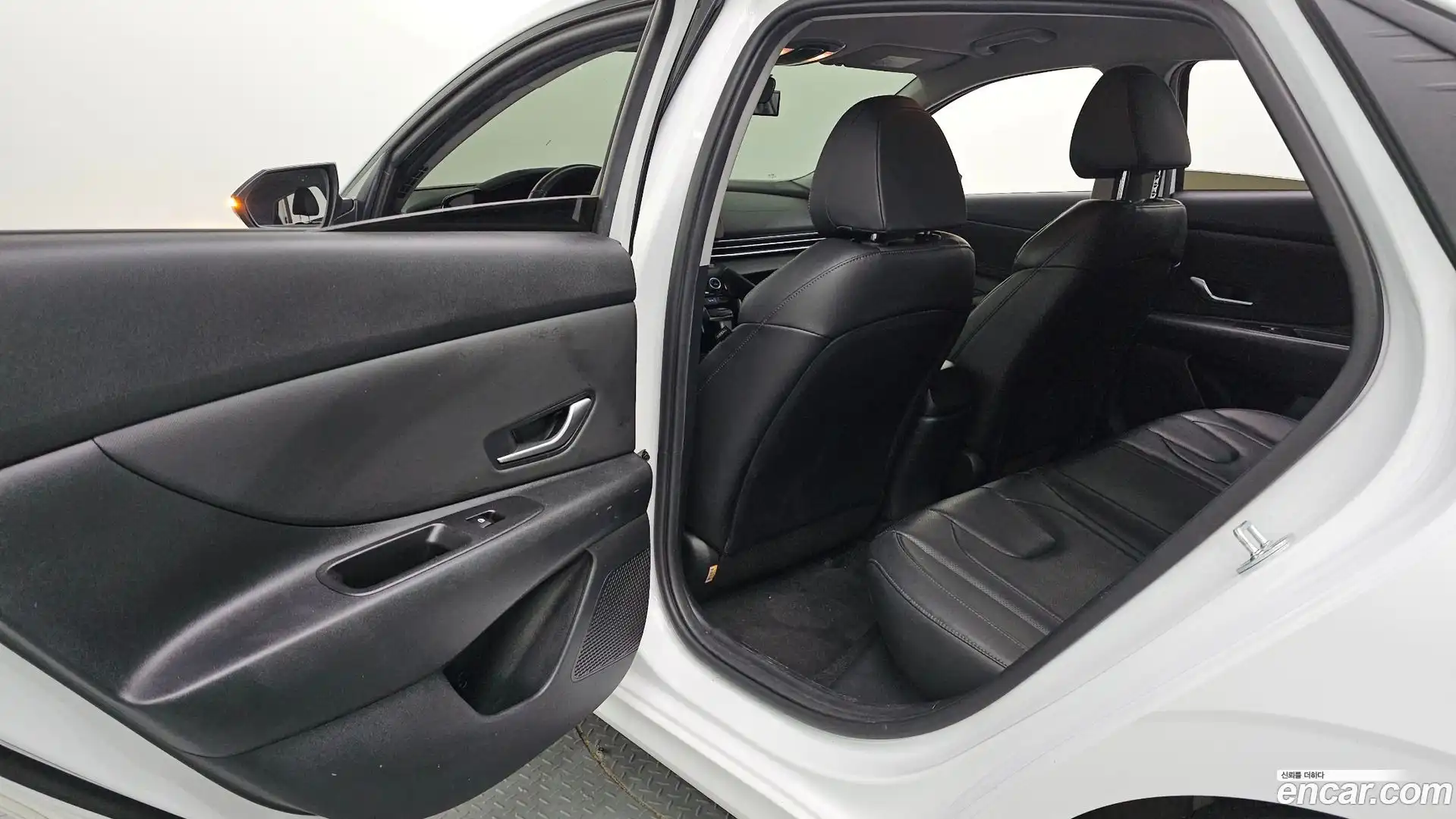 AVANTE Hyundai 2022.4-INNER-036