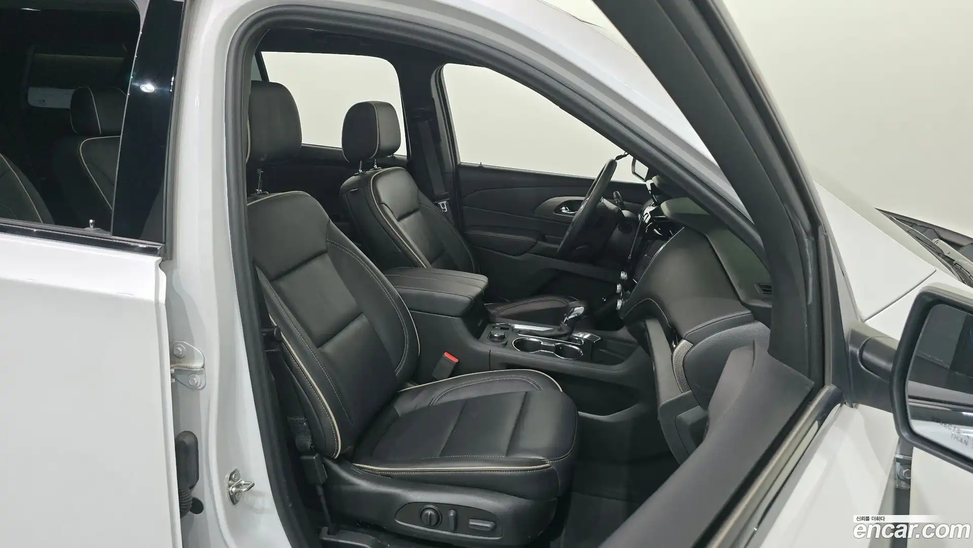 Traverse Chevrolet 2023.2-INNER-036