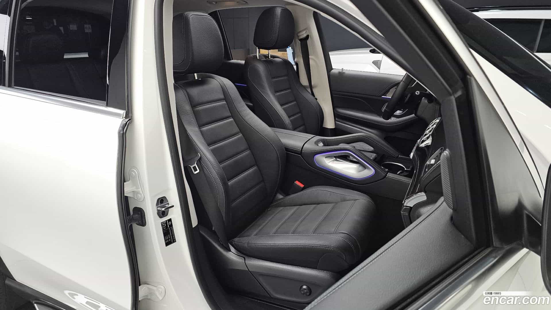 GLE-Class Mercedes-Benz 2023.4-INNER-010