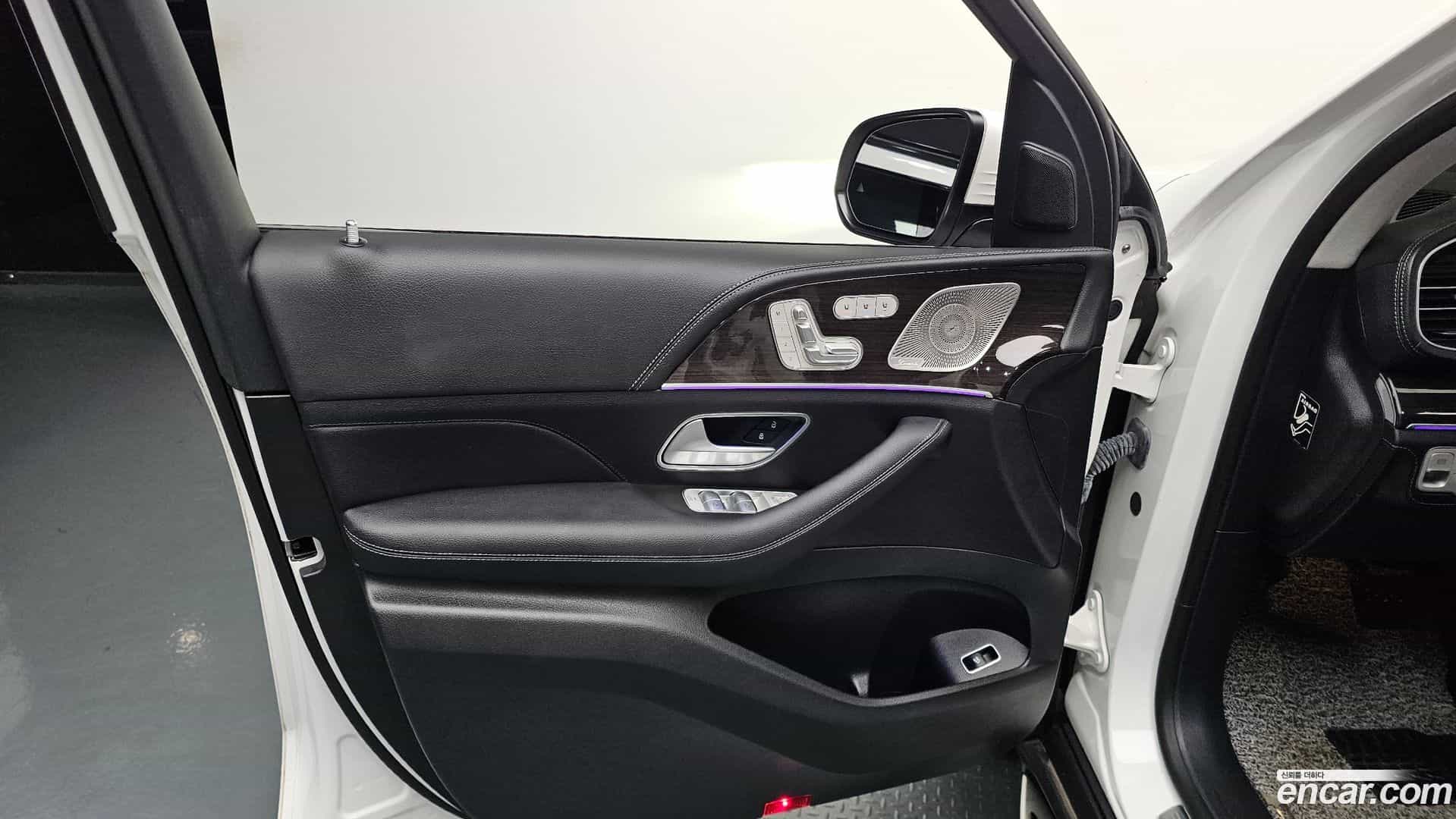 GLE-Class Mercedes-Benz 2023.4-INNER-034