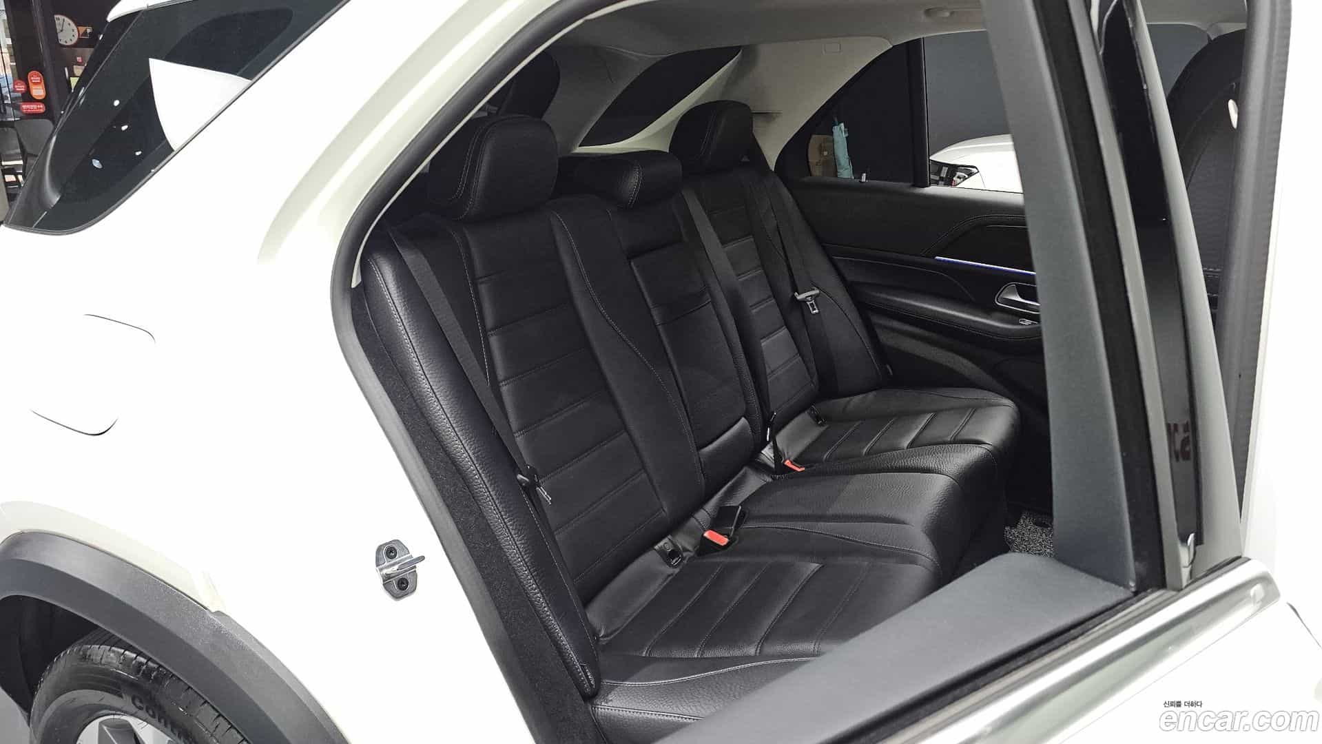 GLE-Class Mercedes-Benz 2023.4-INNER-036