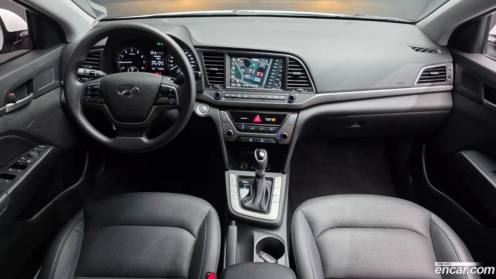 AVANTE Hyundai 2017.10-INNER-007