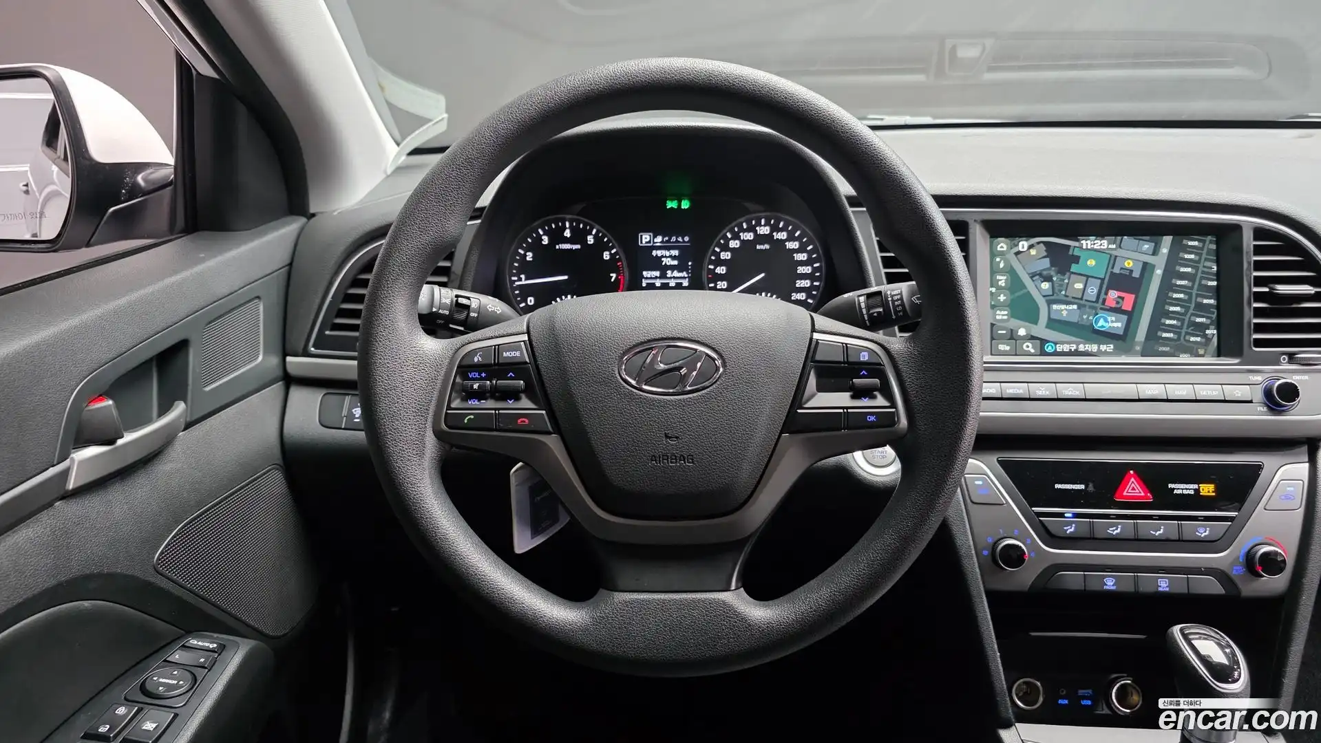 AVANTE Hyundai 2017.10-OPTION-016