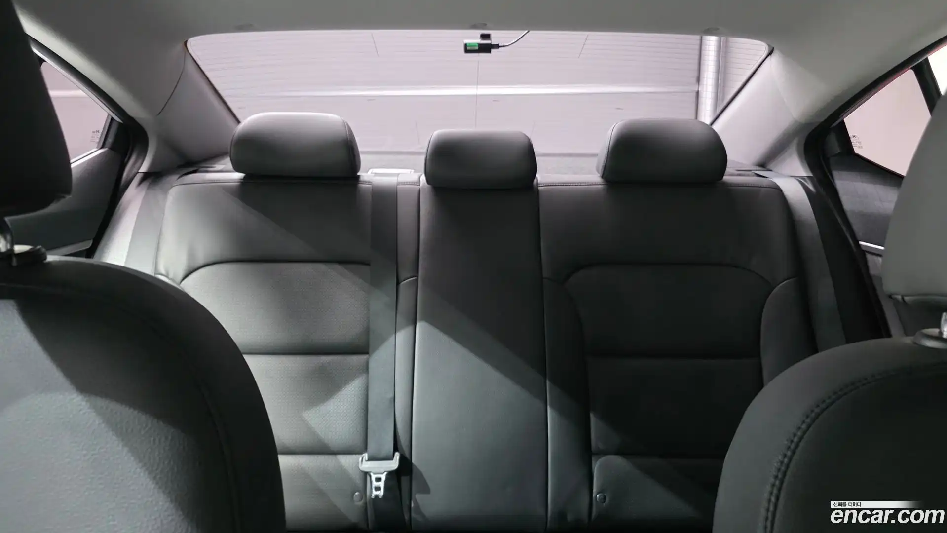 AVANTE Hyundai 2017.10-OPTION-042