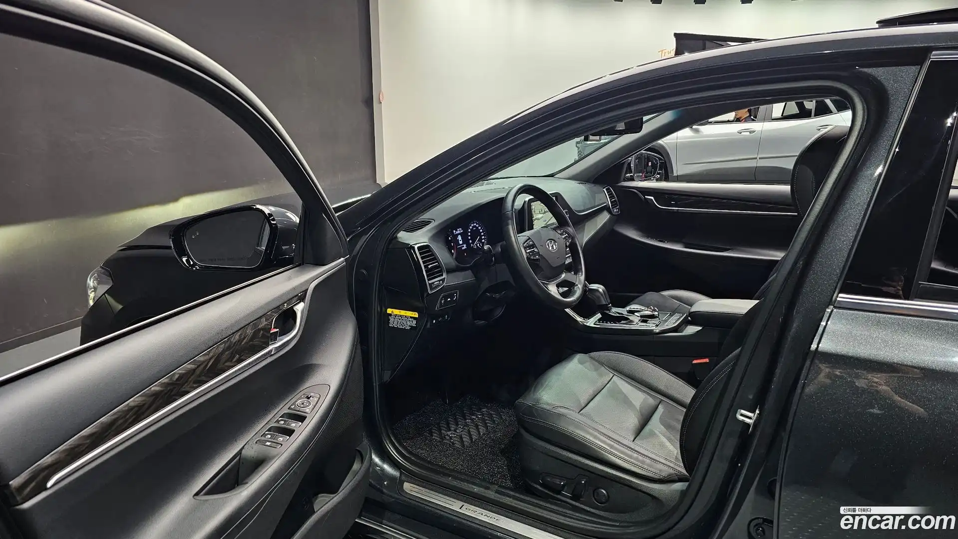Grandeur Hyundai 2018.2-INNER-010