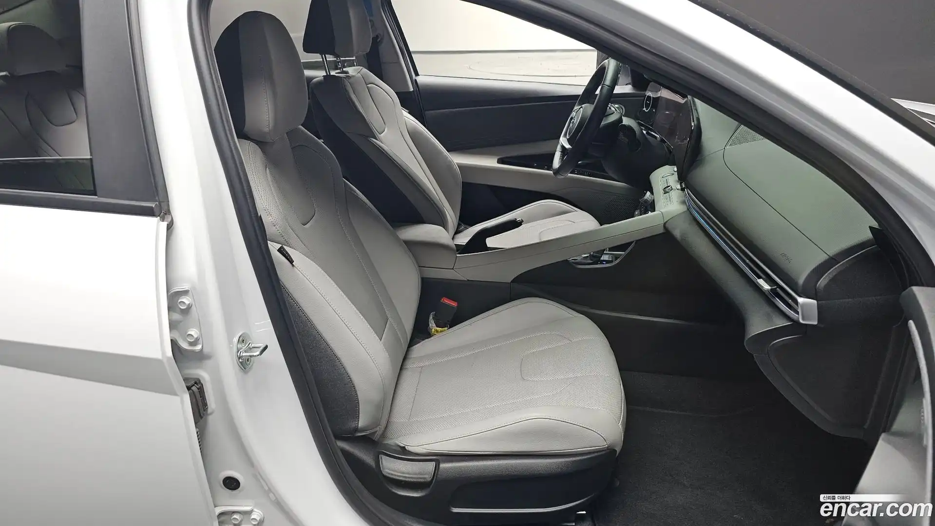 AVANTE Hyundai 2022.6-INNER-036