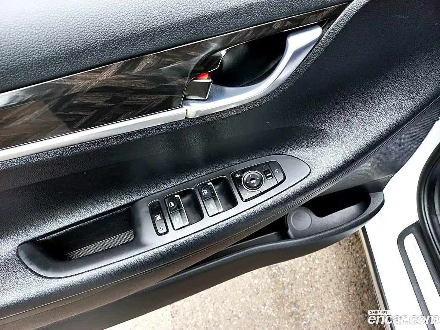 Grandeur Hyundai 2018.4-OPTION-017