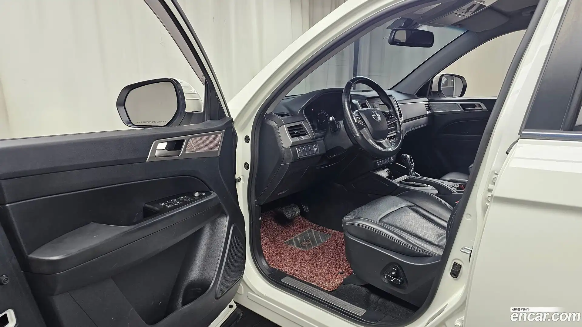 Rexton KG Mobility 2019.0-INNER-010