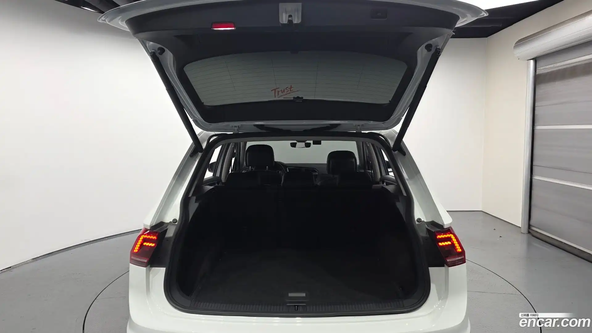 Tiguan Volkswagen 2018.10-OPTION-024