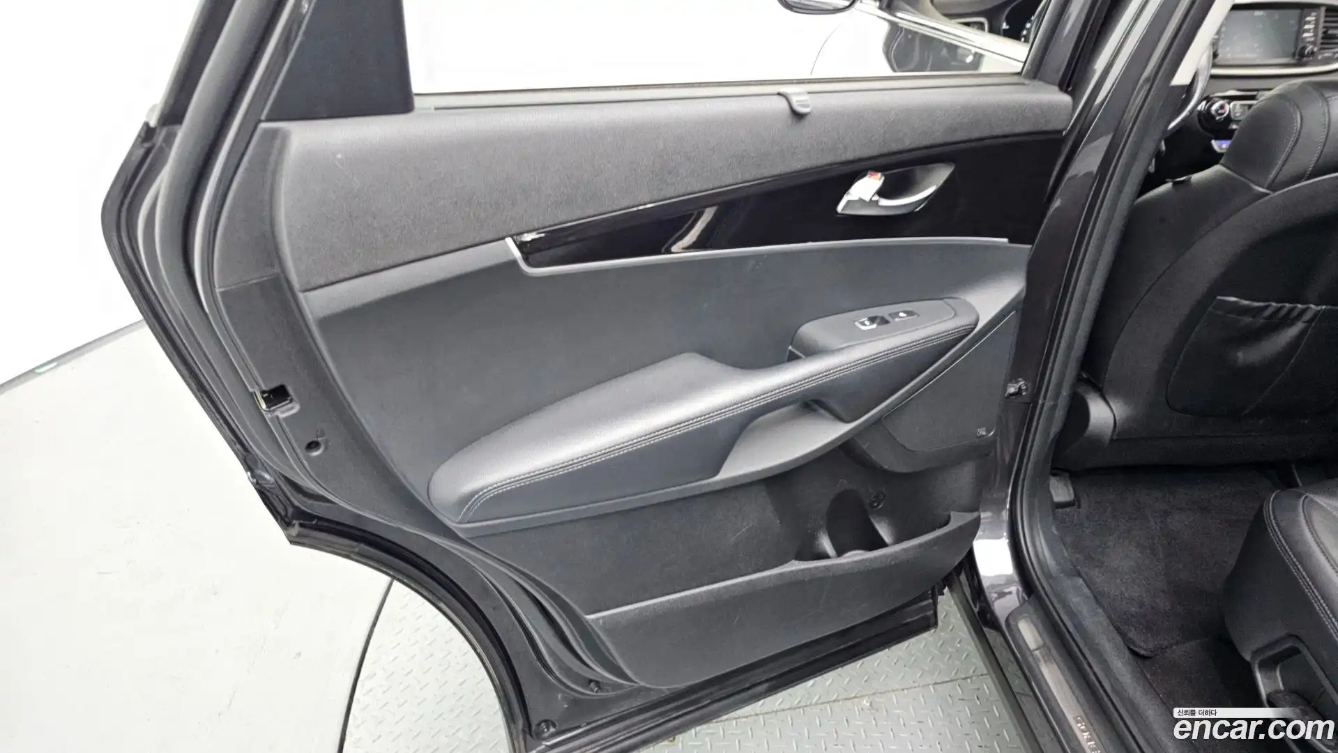 Sorento Kia 2017.8-INNER-035