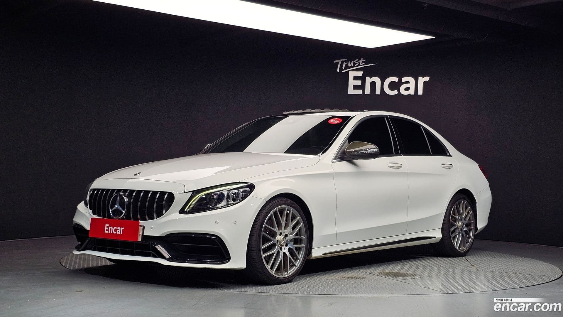 Main__Slider__Photo:C-Class Mercedes-Benz 2018.11-0