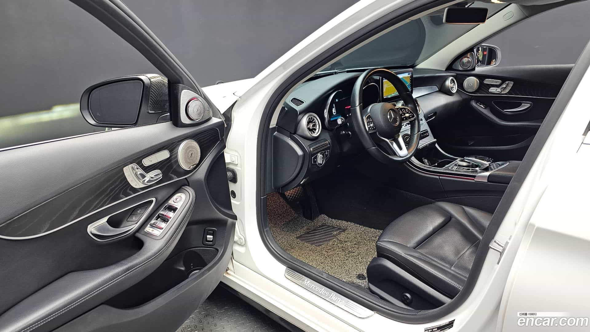 C-Class Mercedes-Benz 2018.11-INNER-010