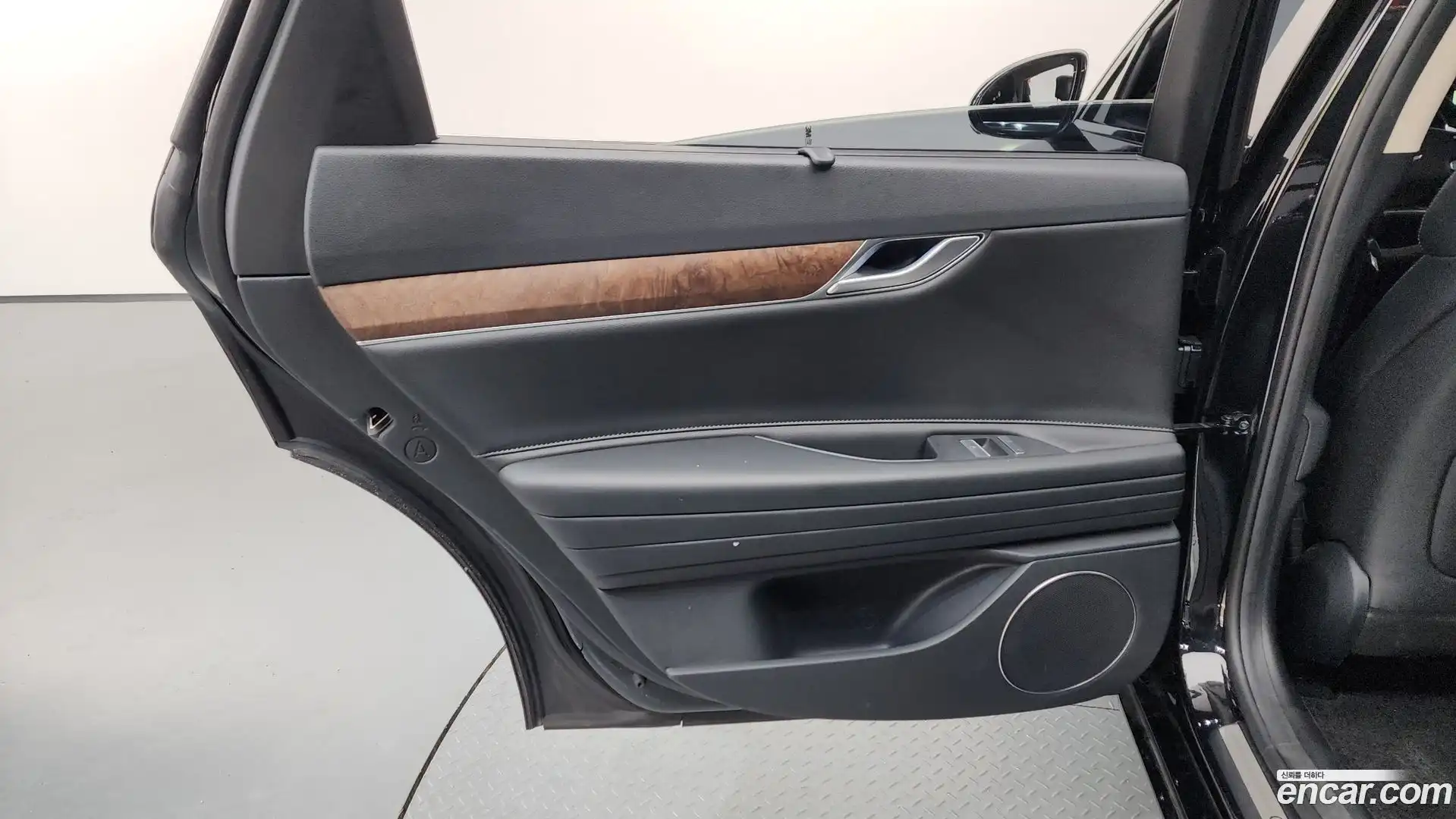 G80 Genesis 2021.2-INNER-035