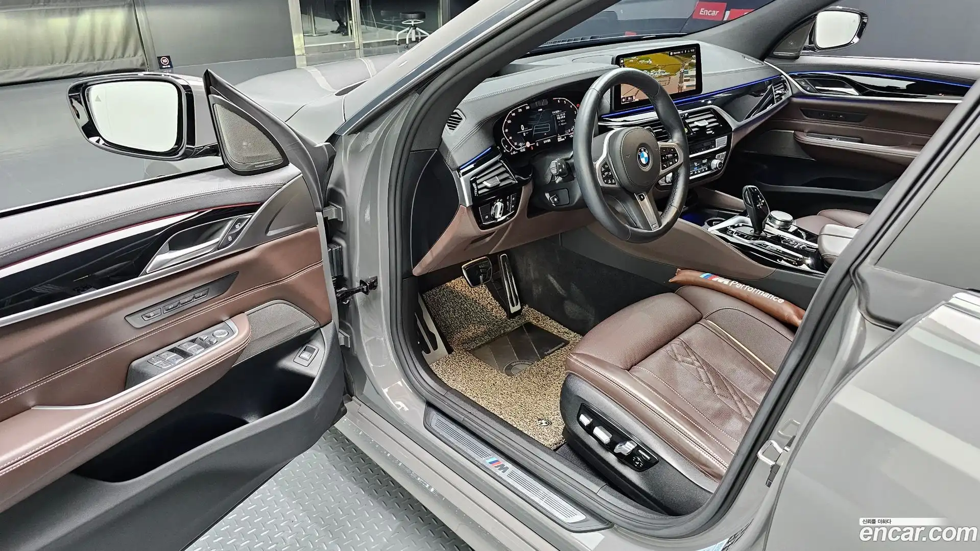 Gran Turismo BMW 2021.6-INNER-010