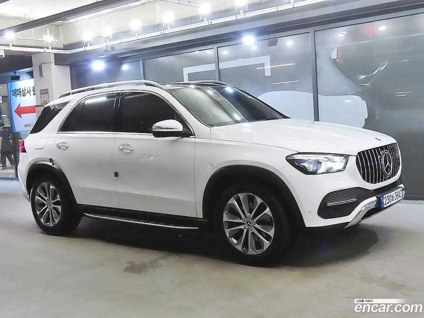 Main__Slider__Photo:GLE-Class Mercedes-Benz 2023.5-0