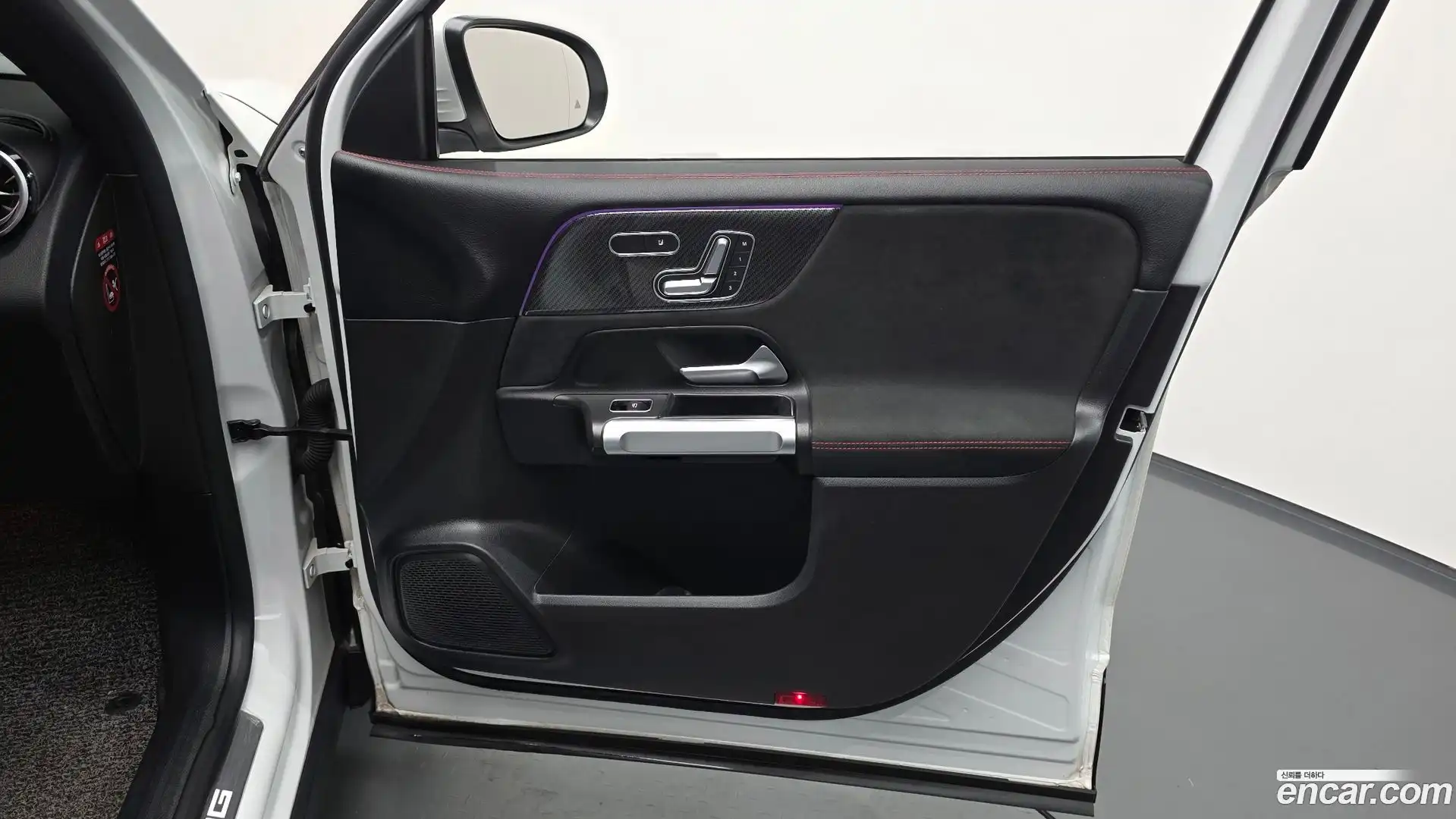 GLB-Class Mercedes-Benz 2021.8-INNER-035