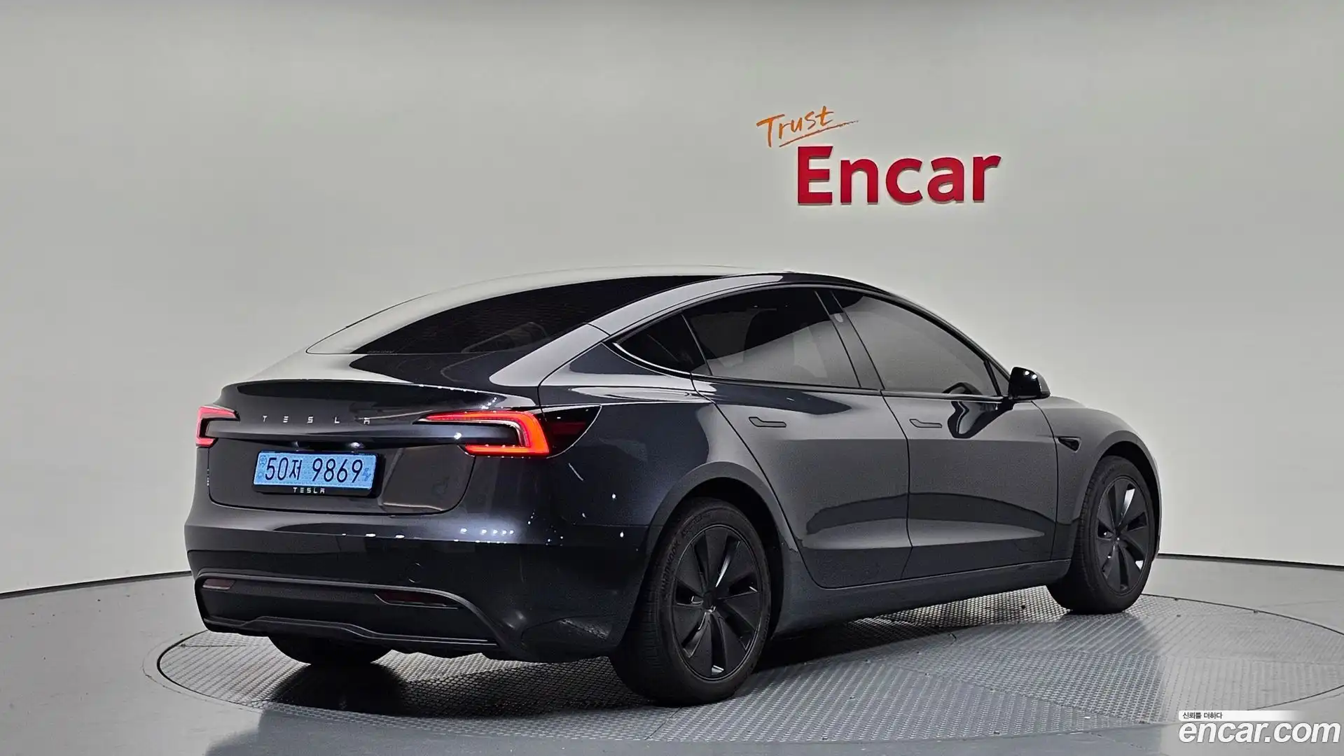 Model 3 Tesla 2025.6-OUTER-002