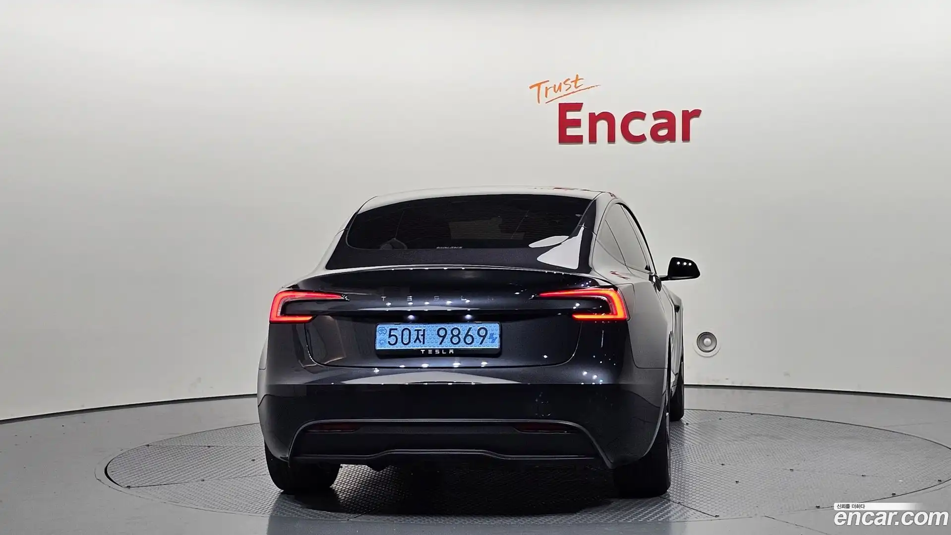 Model 3 Tesla 2025.6-OUTER-004