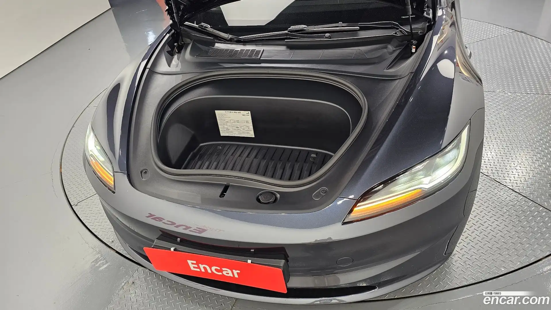 Model 3 Tesla 2025.6-OUTER-006