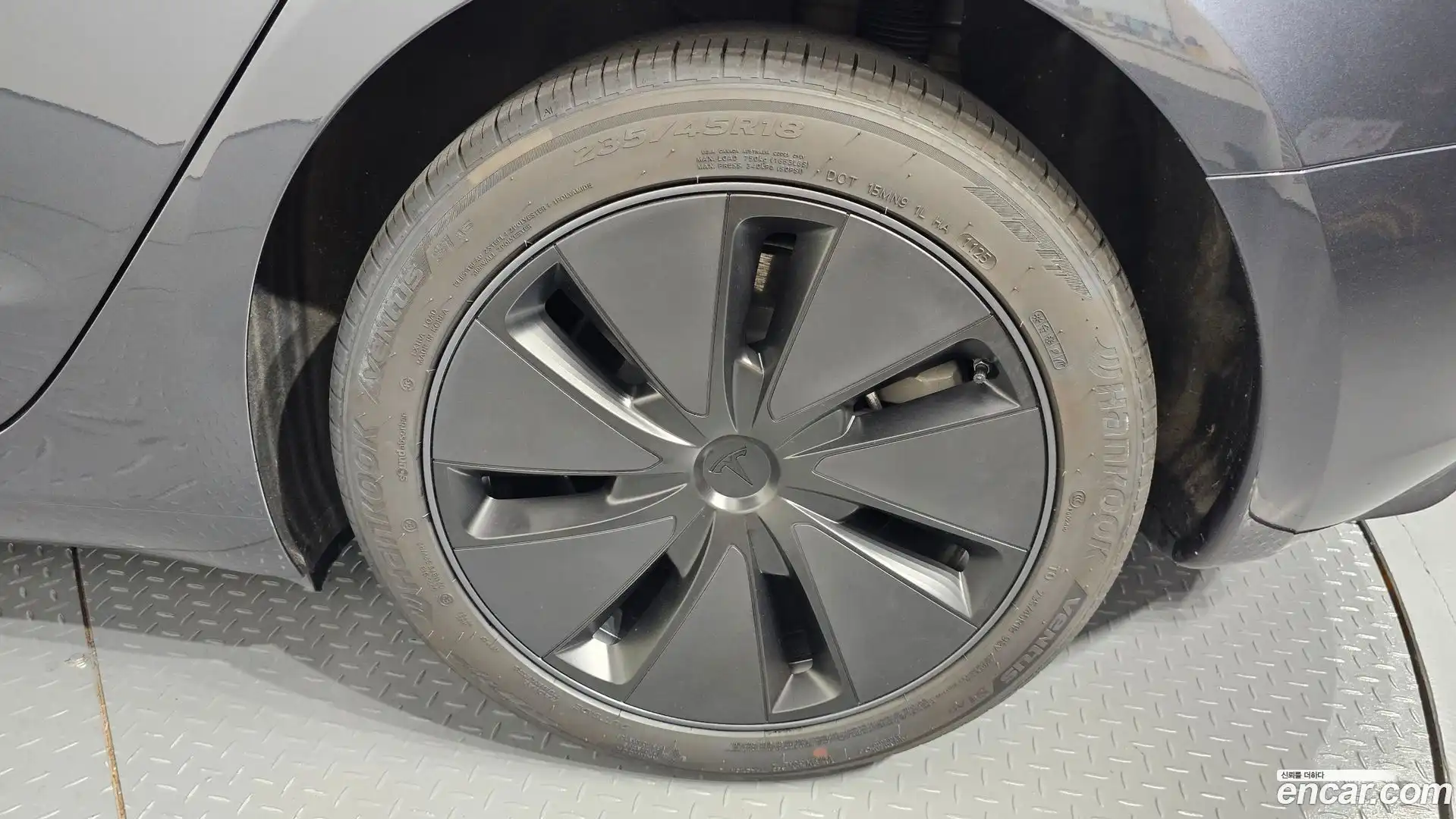 Model 3 Tesla 2025.6-OUTER-031