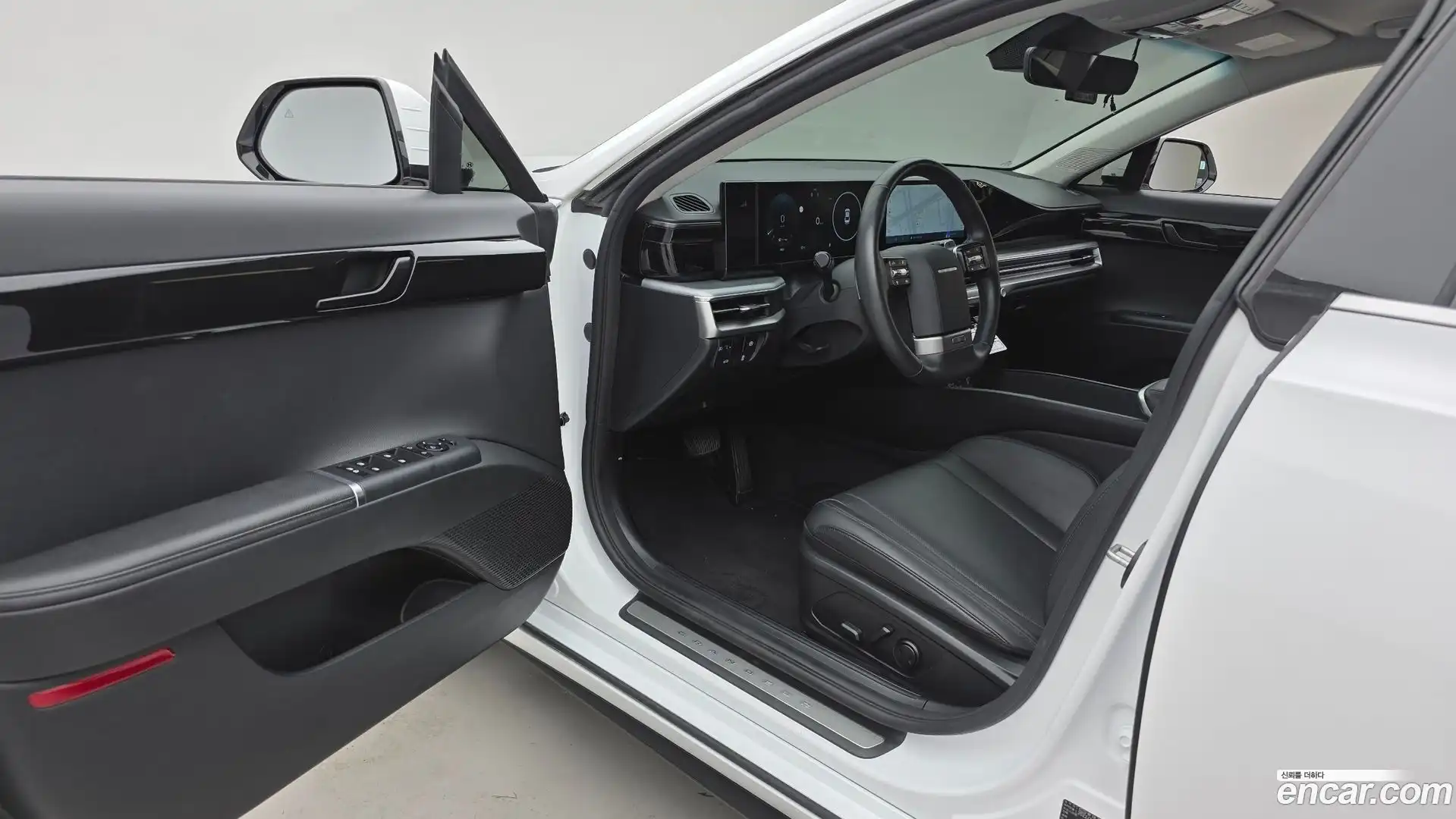 Grandeur Hyundai 2023.0-INNER-010