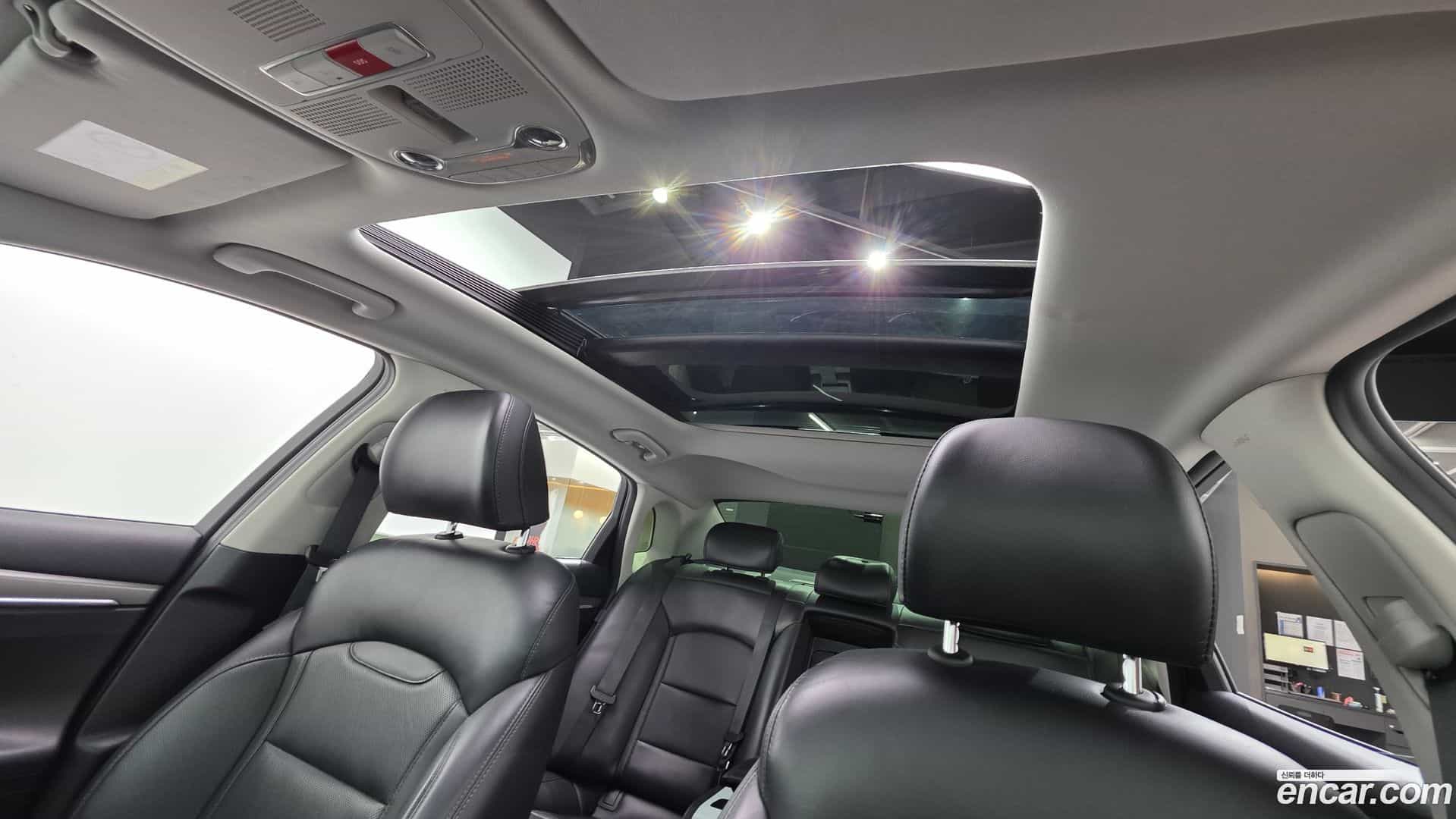 Grandeur Hyundai 2022.5-OPTION-015