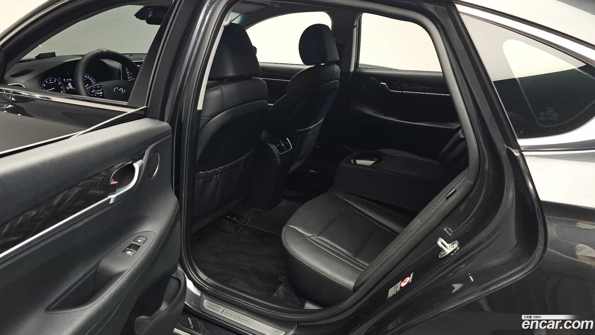 Grandeur Hyundai 2019.10-INNER-036