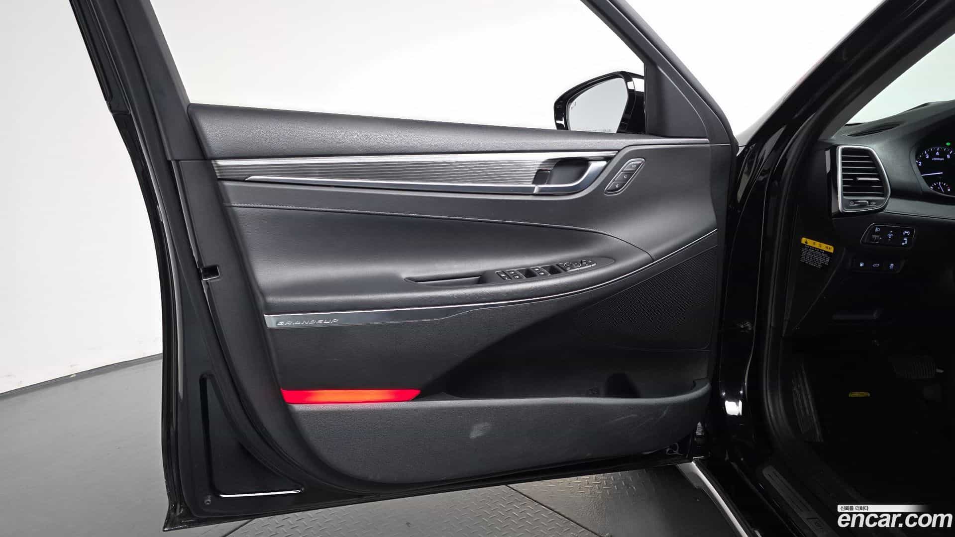 Grandeur Hyundai 2016.11-INNER-034