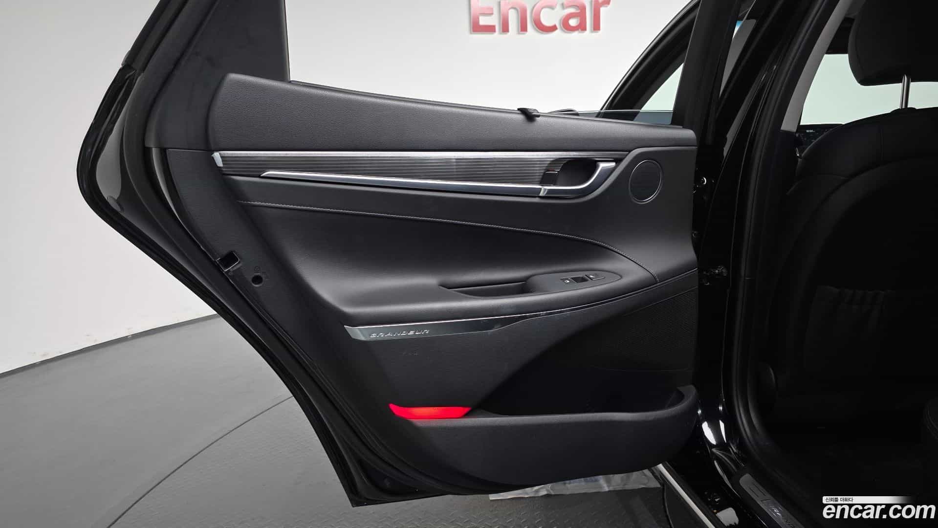 Grandeur Hyundai 2016.11-INNER-035