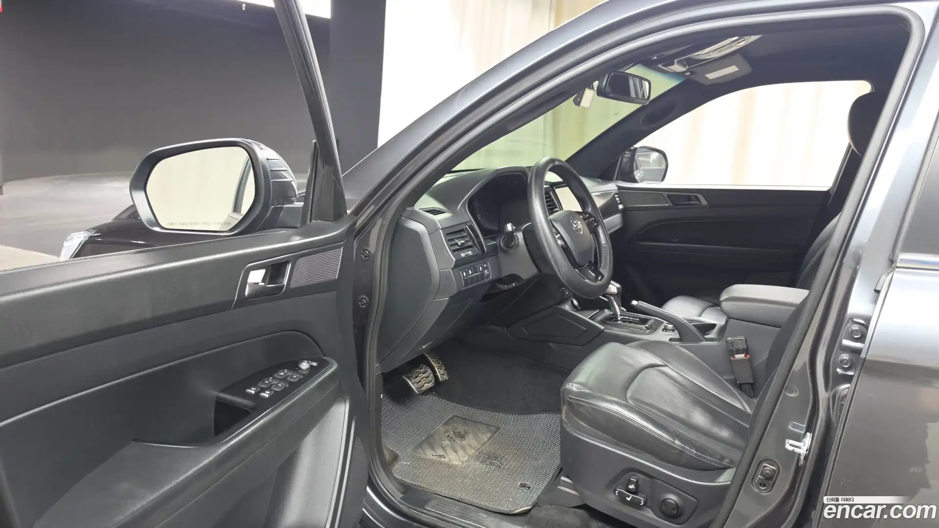 Rexton KG Mobility 2022.5-INNER-010