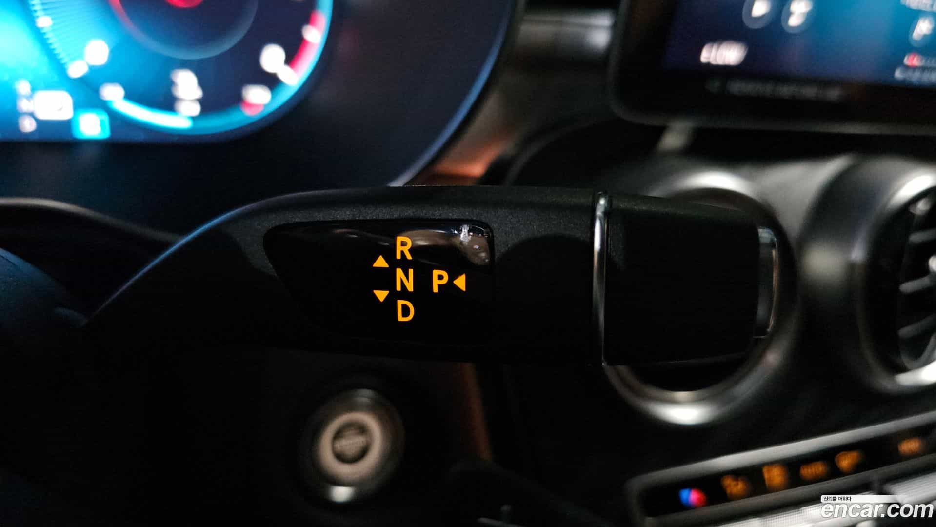 GLC-Class Mercedes-Benz 2023.2-INNER-009