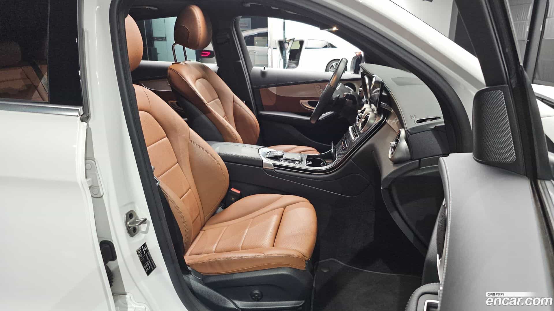 GLC-Class Mercedes-Benz 2023.2-OPTION-016